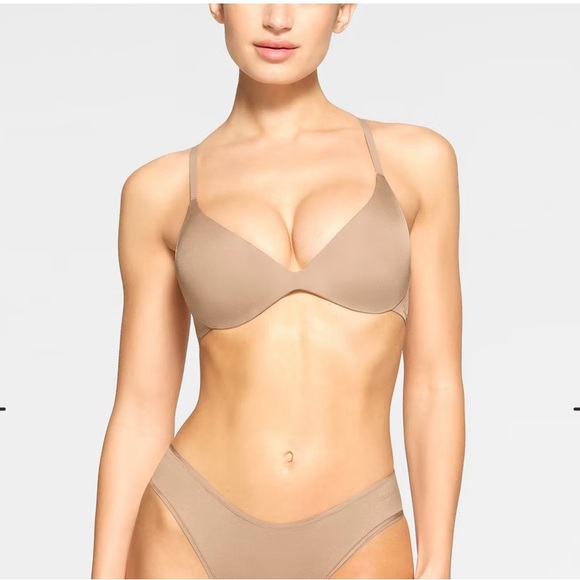 •SKIMS• Wireless Form Super Lush Up Bra Cream Sand - Picture 1 of 7